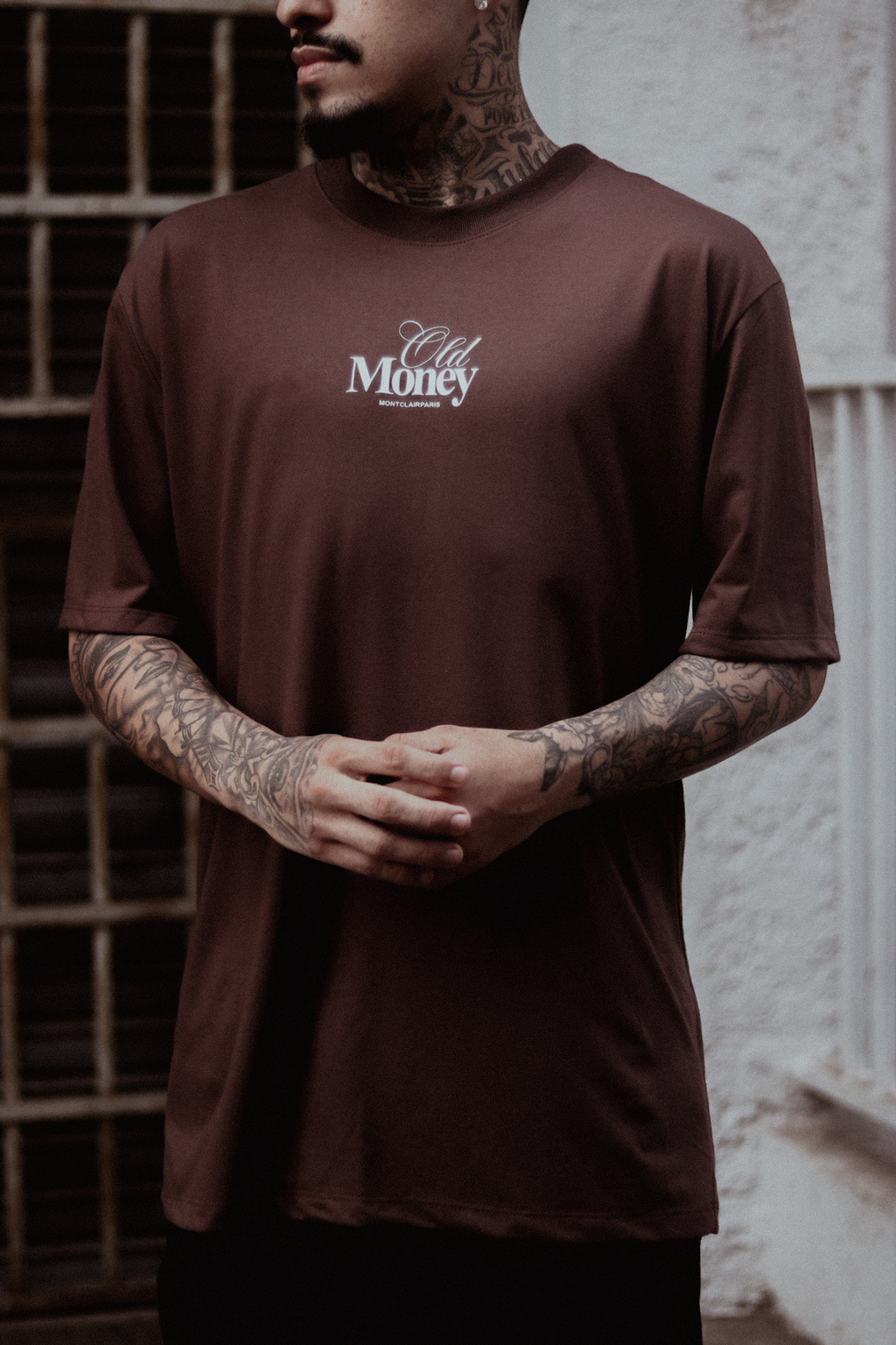 CAMISETA "OLD MONEY" MARROM — foto 3