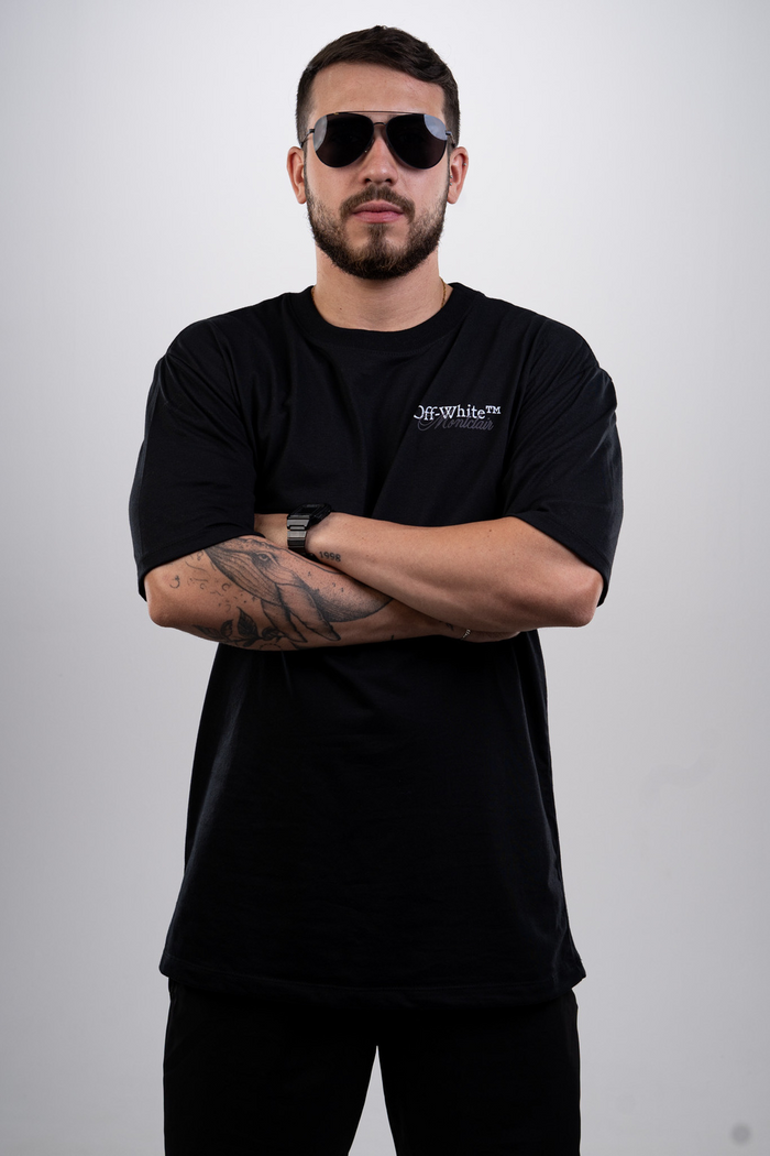 OVERSIZED ''OFF WHITE X MONTCLAIR'' PRETA — verso