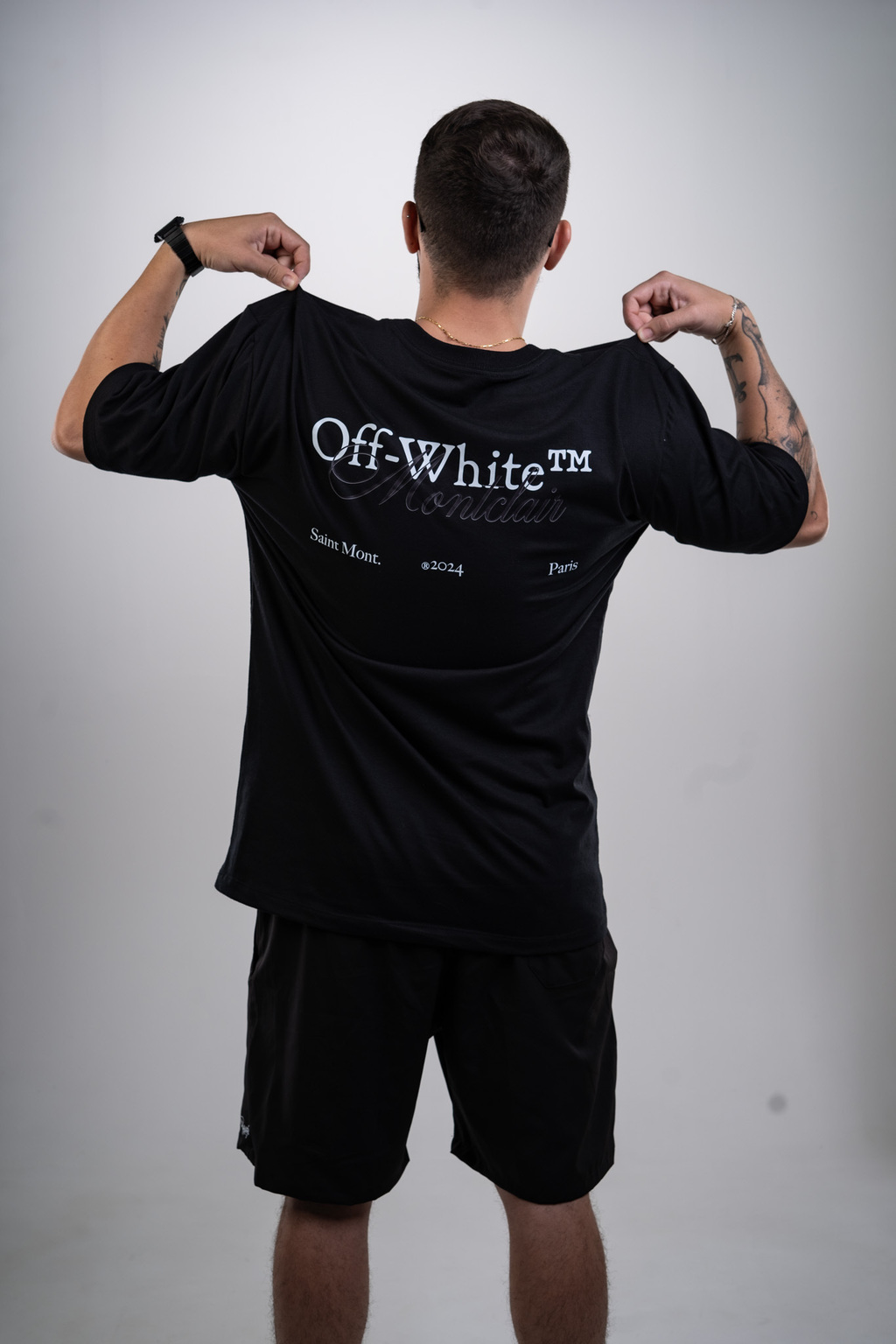 OVERSIZED ''OFF WHITE X MONTCLAIR'' PRETA — foto 4